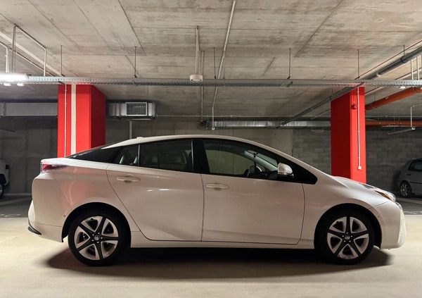 Toyota Prius cena 74000 przebieg: 61000, rok produkcji 2018 z Warszawa małe 37